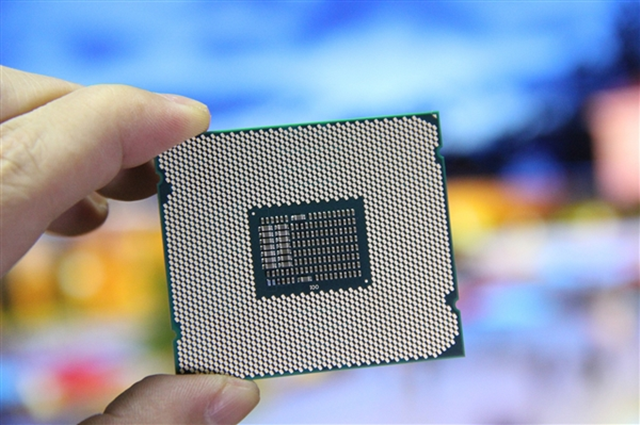 出售（Intel）奔騰? Silver 和 Gold 處理器、賽揚? 處理器